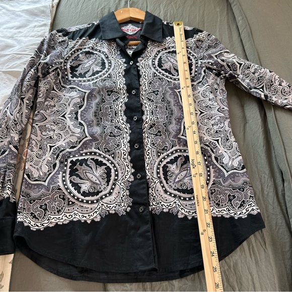 Robert Graham Classic Fit Button Down Blouse. Size Small. - Picture 8 of 10